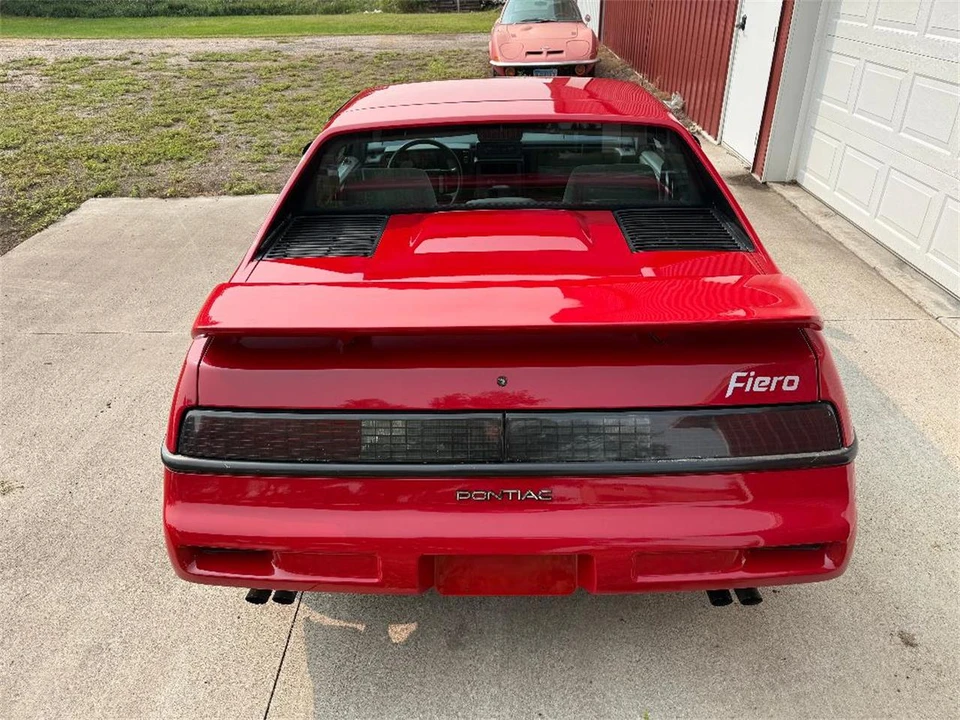 1988 Pontiac Fiero - Image 4 of 31
