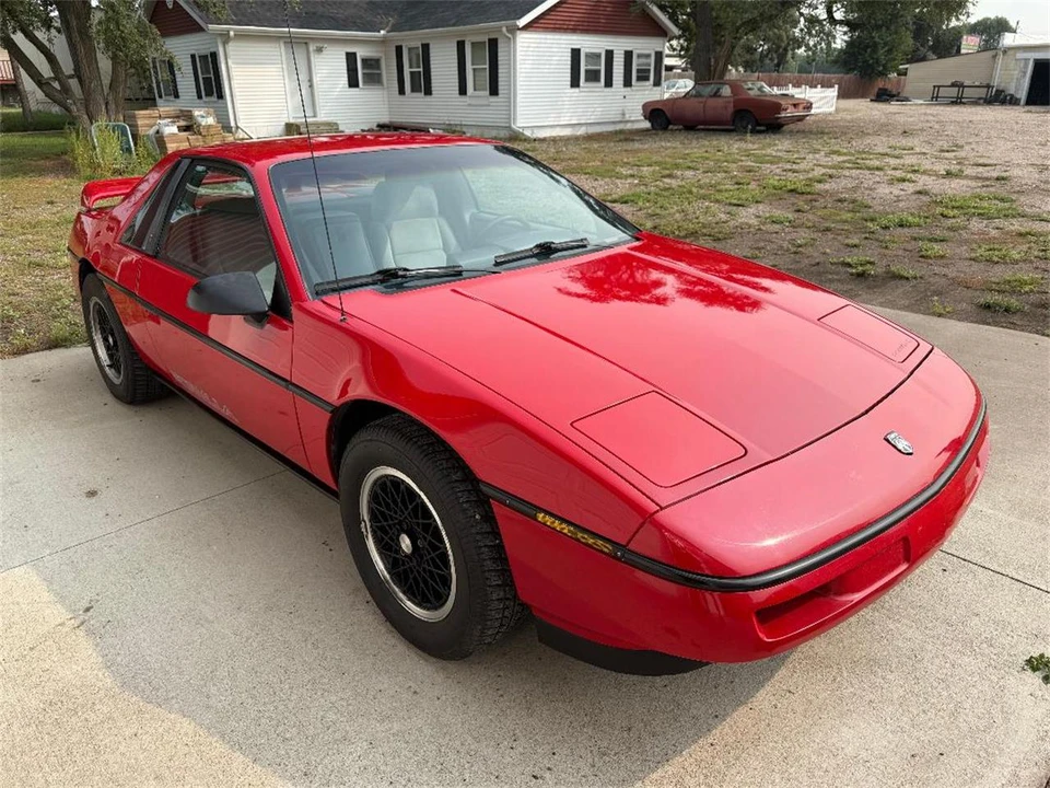 1988 Pontiac Fiero - Image 6 of 31