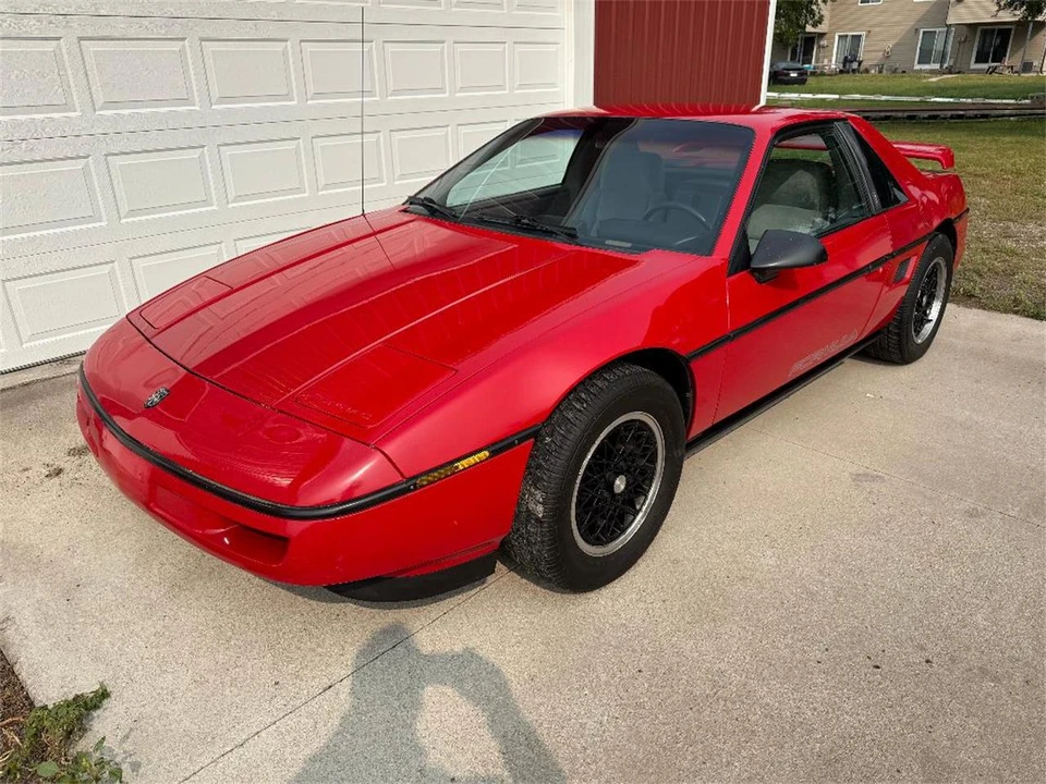 1988 Pontiac Fiero - Image 8 of 31