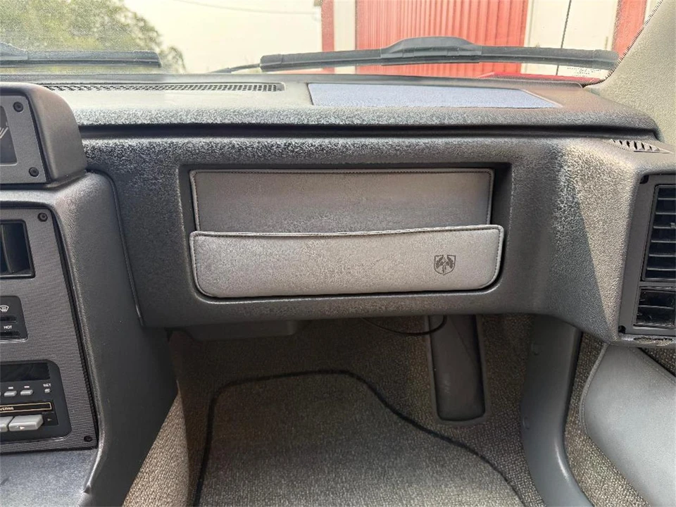 1988 Pontiac Fiero - Image 17 of 31