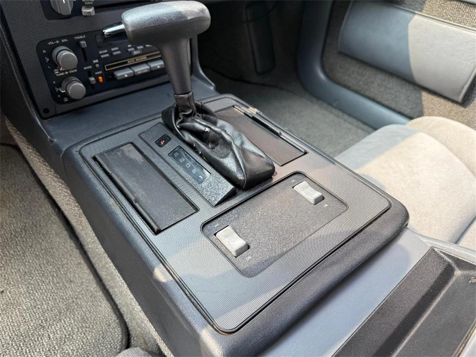1988 Pontiac Fiero - Image 18 of 31