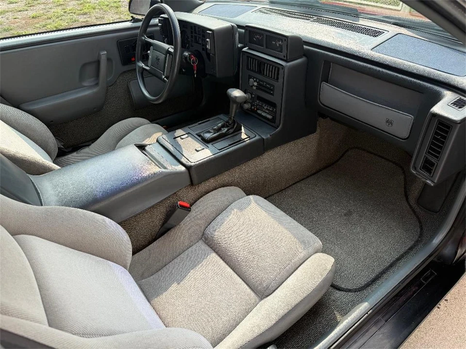 1988 Pontiac Fiero - Image 19 of 31