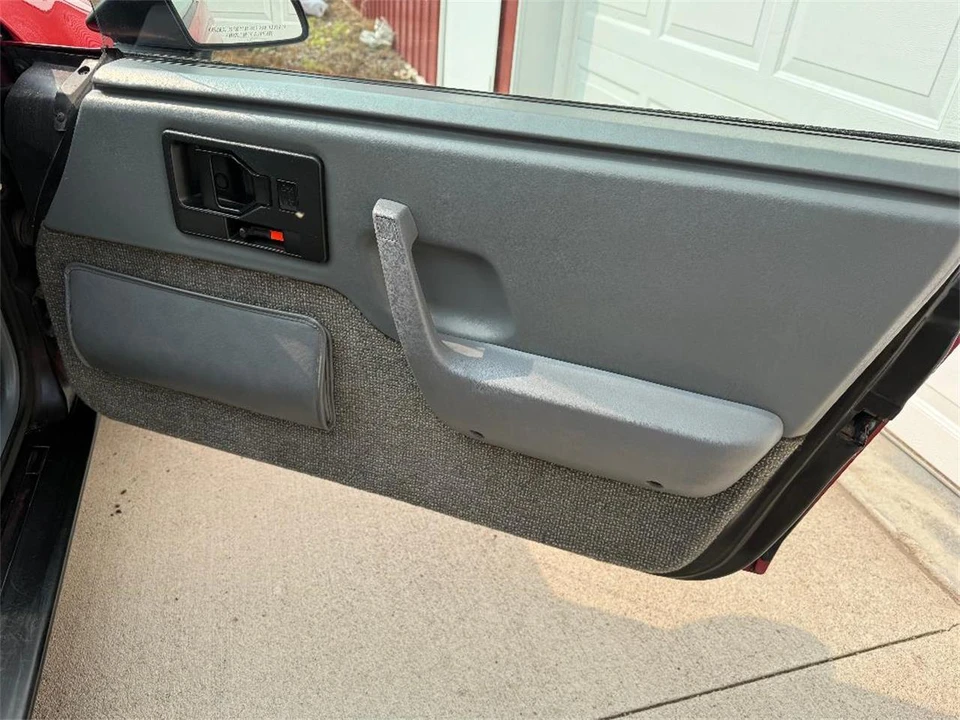 1988 Pontiac Fiero - Image 21 of 31