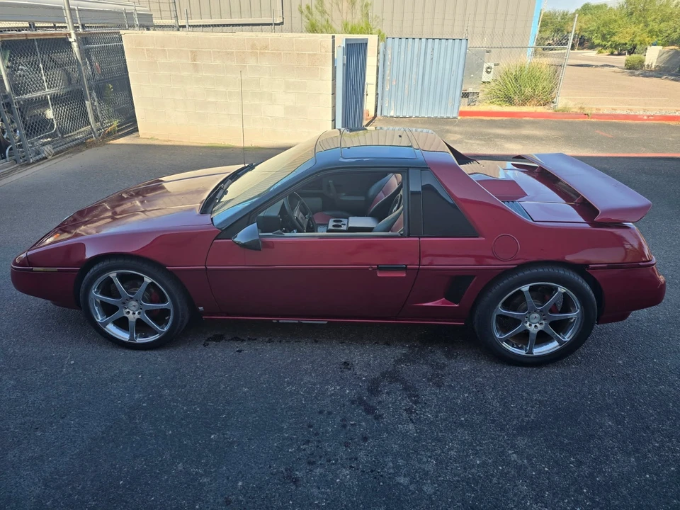 1988 Pontiac Fiero - Image 5 of 10