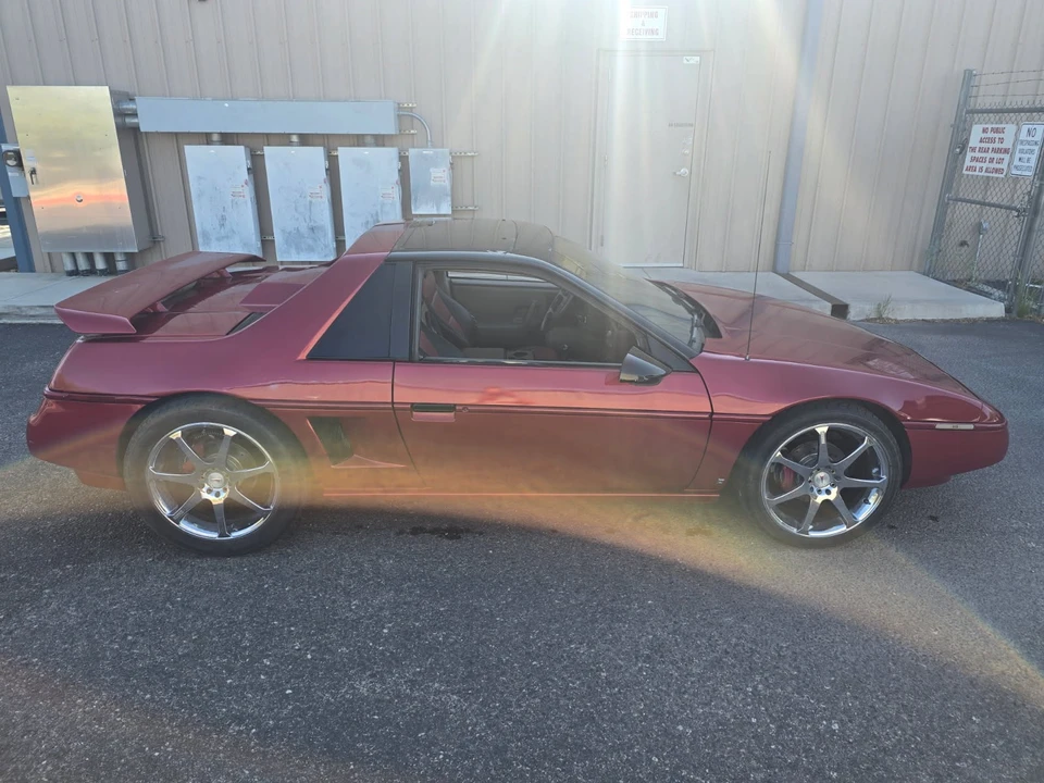 1988 Pontiac Fiero - Image 3 of 10