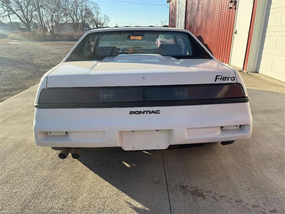 1988 Pontiac Fiero - Image 3 of 27