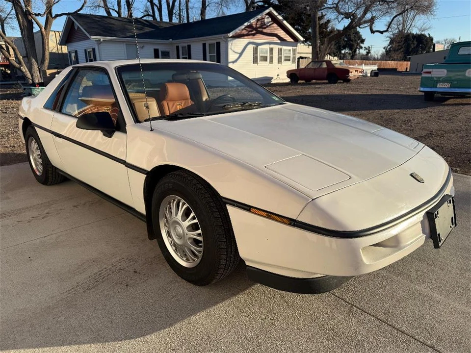 1988 Pontiac Fiero - Image 5 of 27