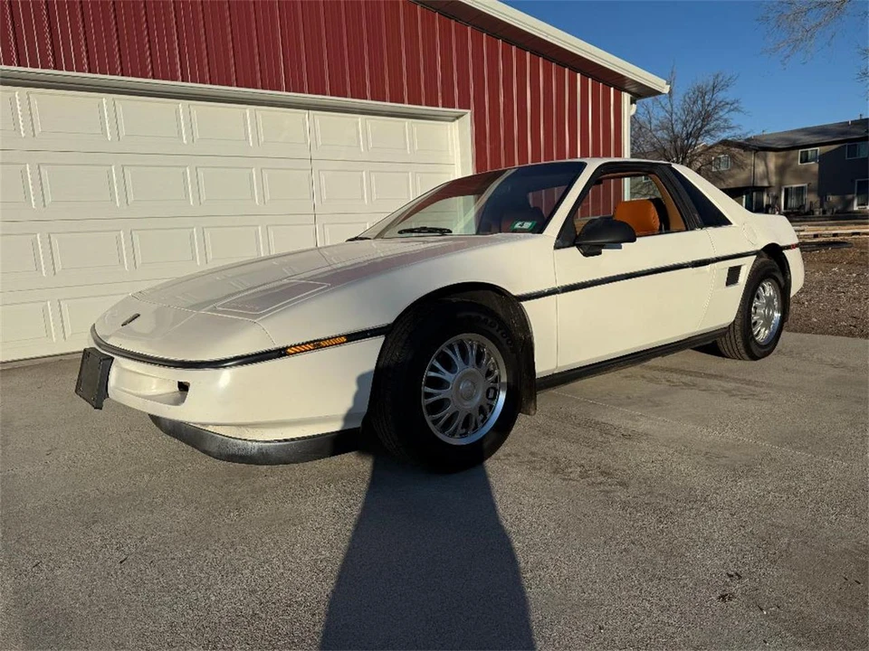 1988 Pontiac Fiero - Image 7 of 27