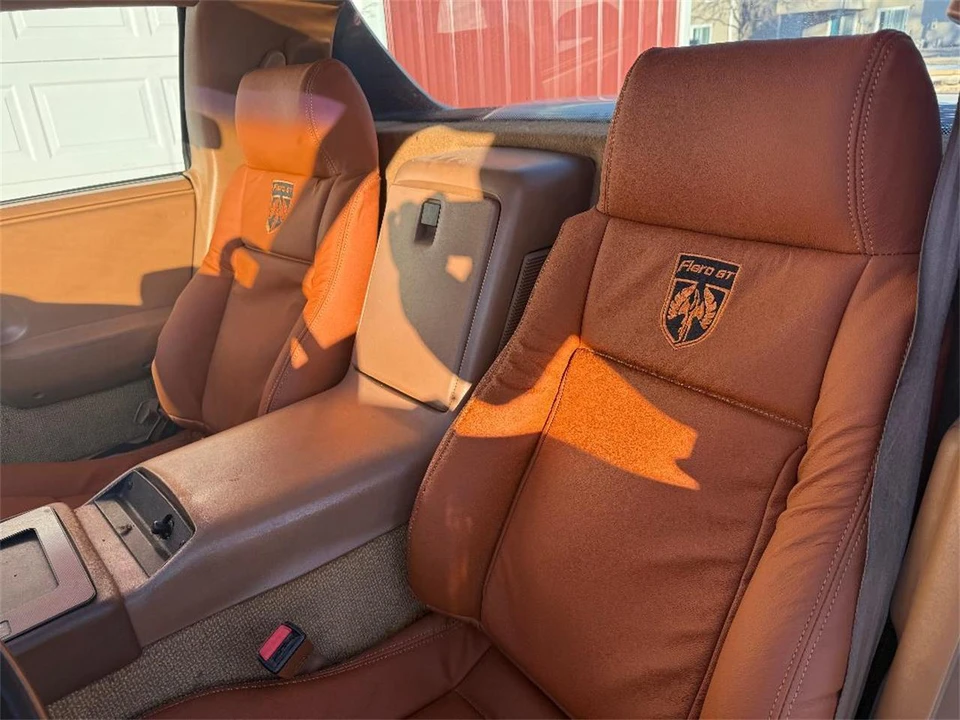 1988 Pontiac Fiero - Image 10 of 27