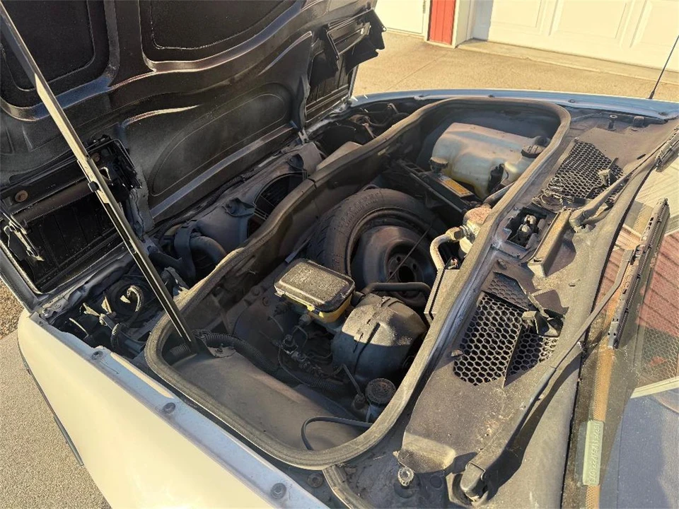 1988 Pontiac Fiero - Image 20 of 27