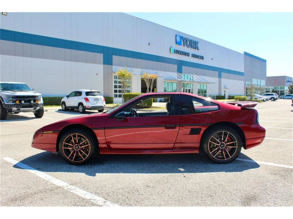 1988 Pontiac Fiero - Image 9 of 31
