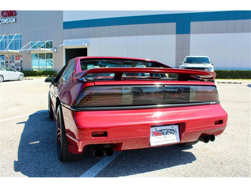 1988 Pontiac Fiero - Image 11 of 31