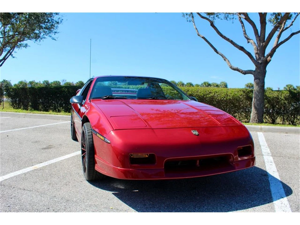 1988 Pontiac Fiero - Image 5 of 31