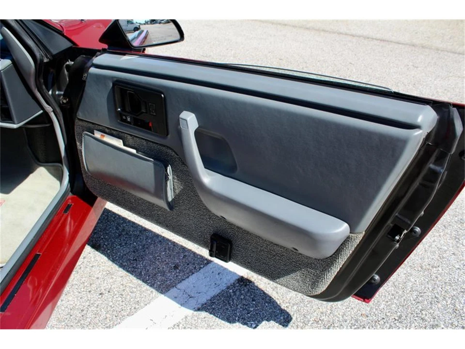 1988 Pontiac Fiero - Image 25 of 31