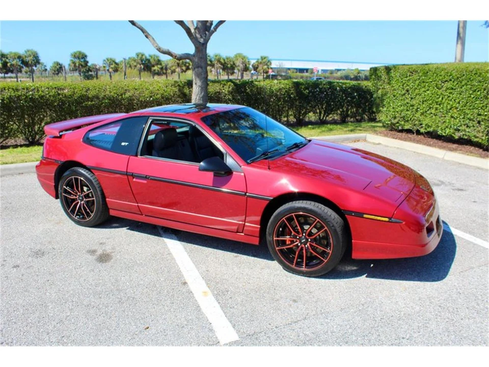 1988 Pontiac Fiero - Image 15 of 31
