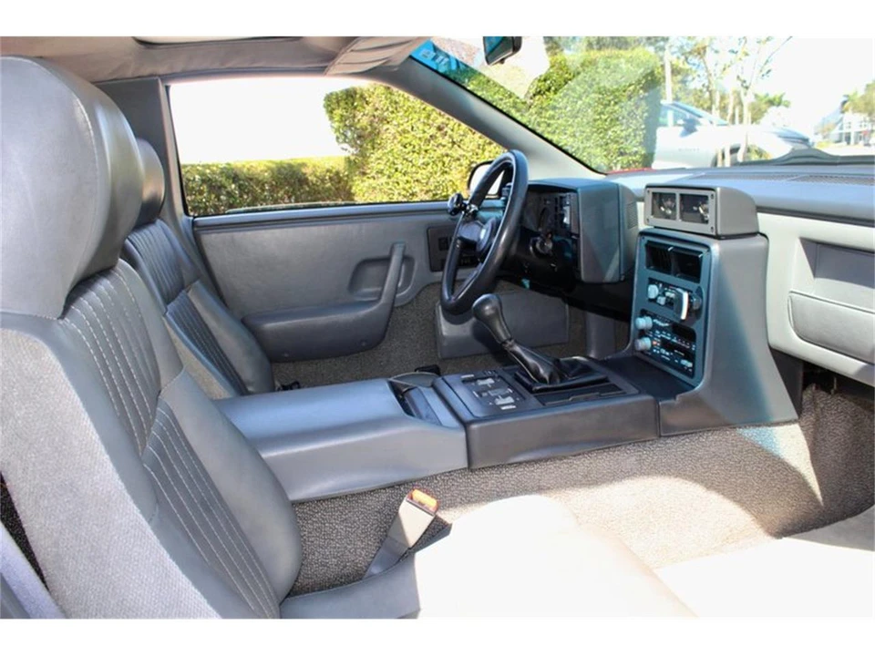 1988 Pontiac Fiero - Image 28 of 31