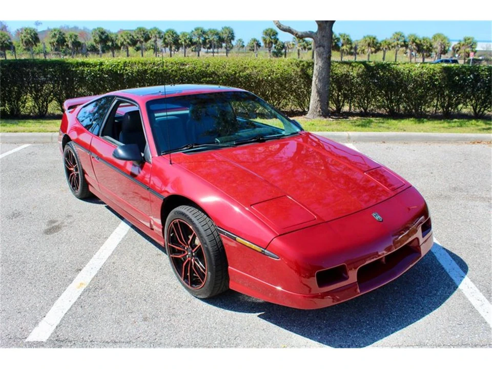 1988 Pontiac Fiero - Image 16 of 31