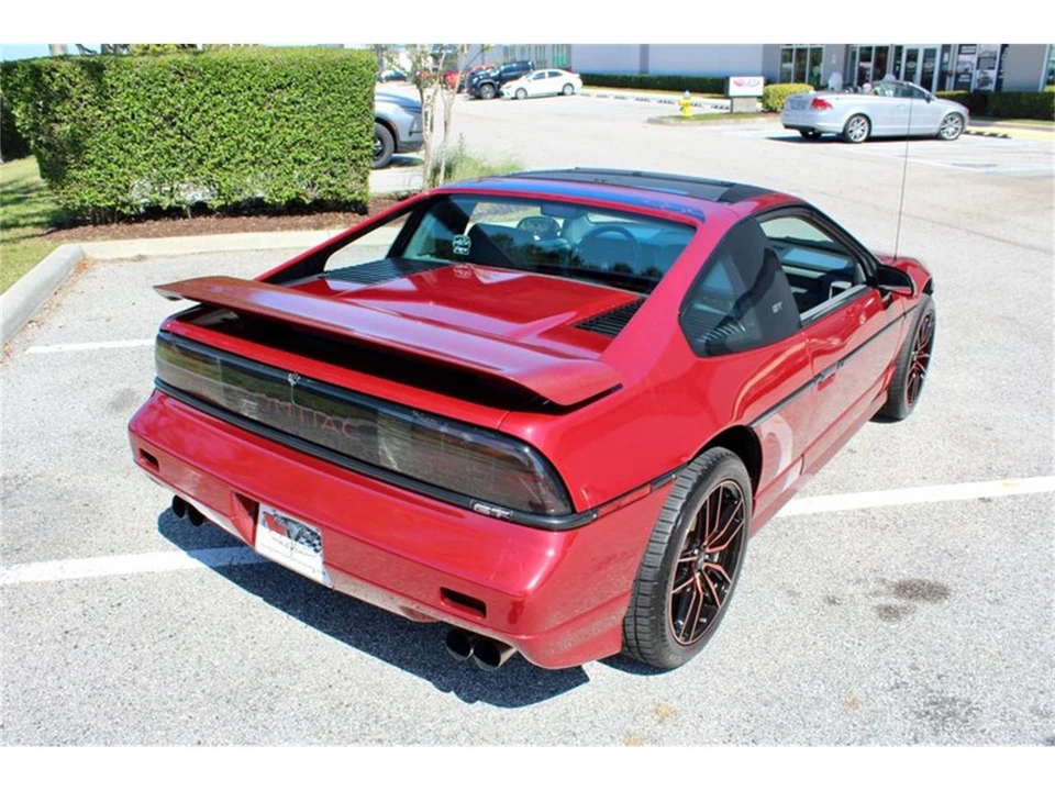 1988 Pontiac Fiero - Image 12 of 31