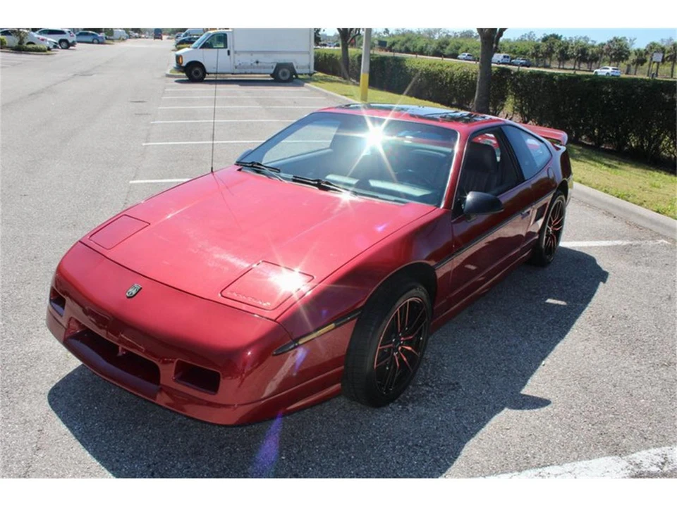 1988 Pontiac Fiero - Image 18 of 31