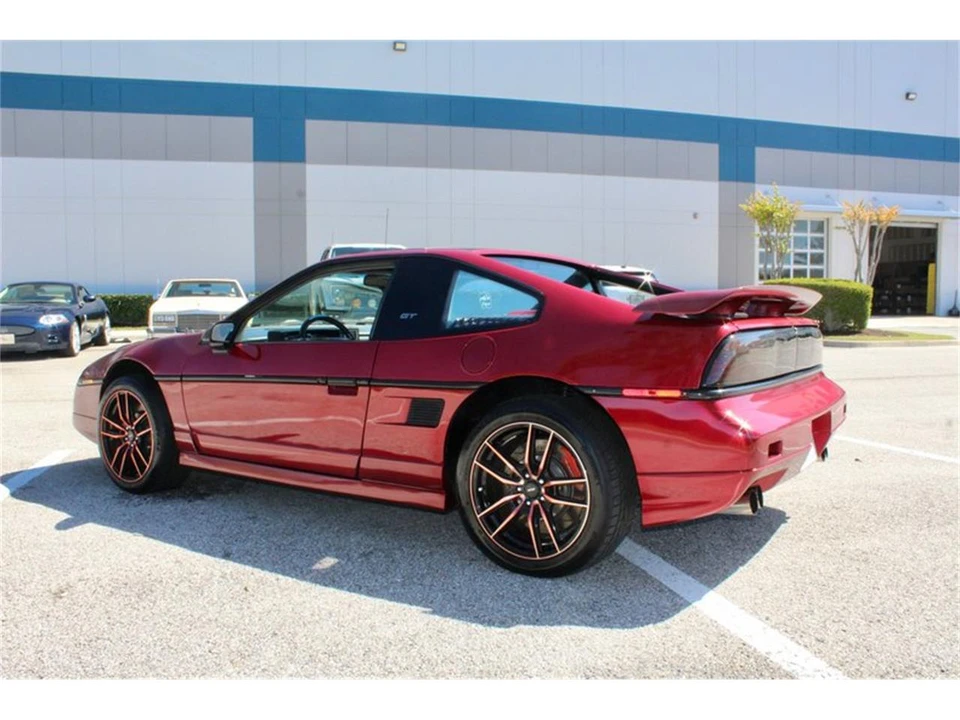 1988 Pontiac Fiero - Image 10 of 31