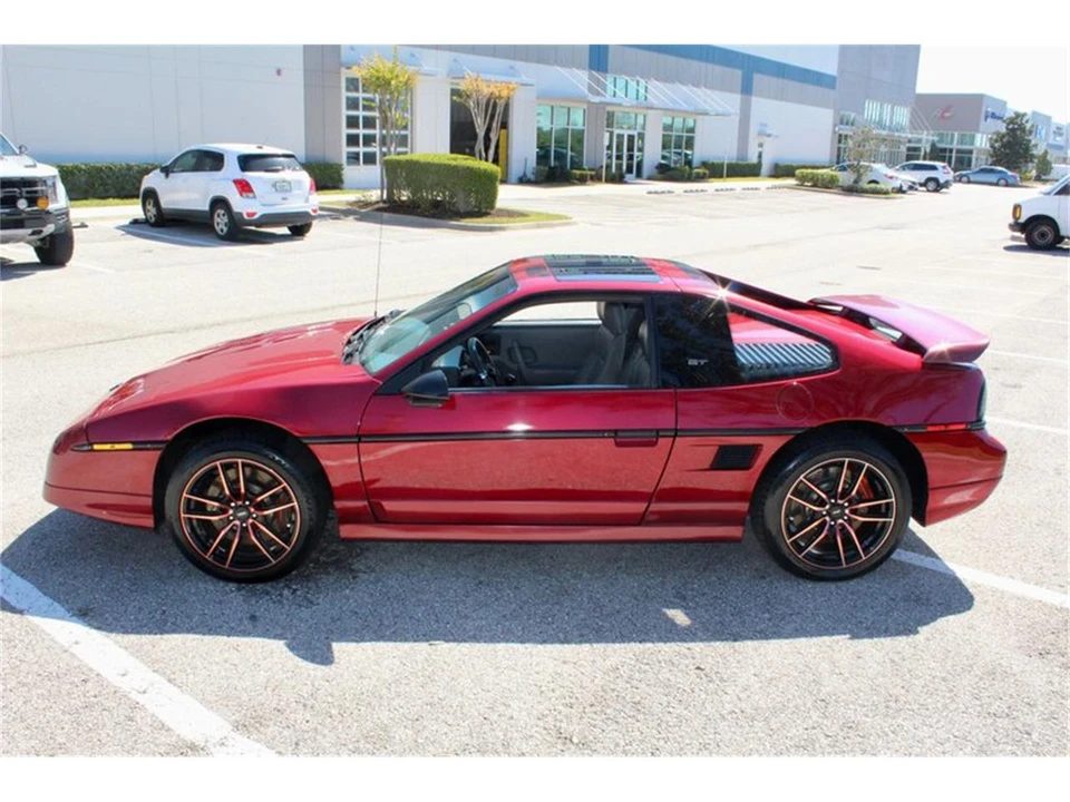 1988 Pontiac Fiero - Image 20 of 31