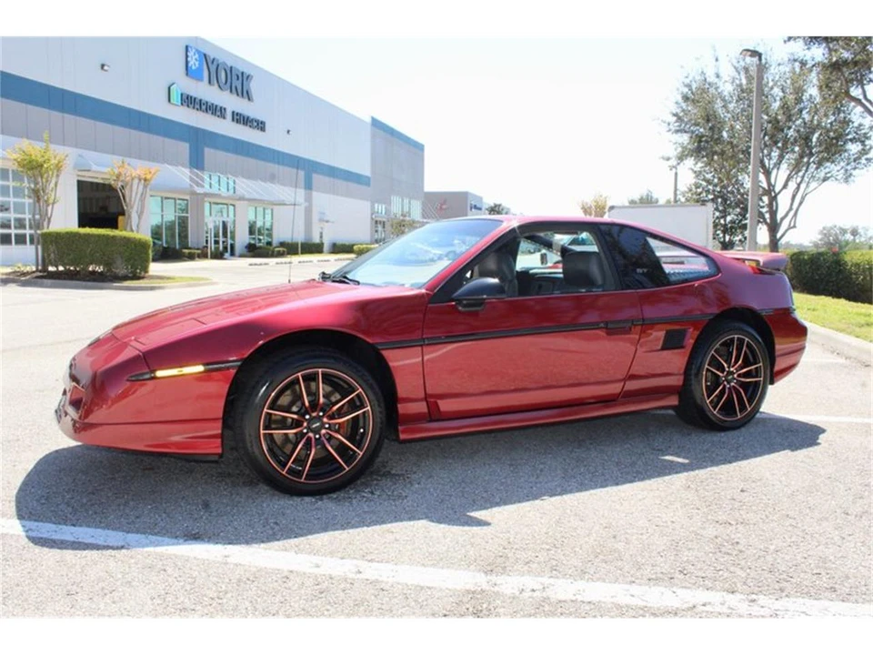 1988 Pontiac Fiero - Image 8 of 31