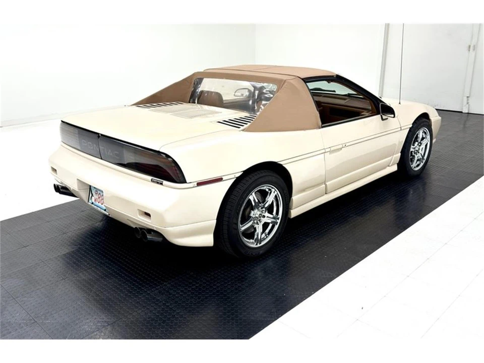 1988 Pontiac Fiero - Image 9 of 31