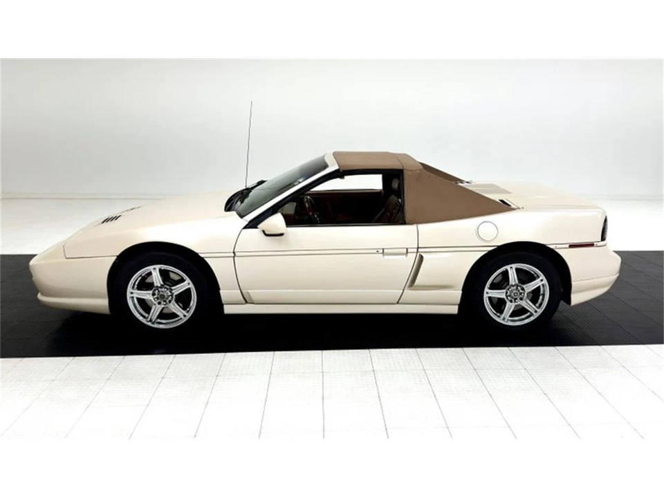 1988 Pontiac Fiero - Image 3 of 31