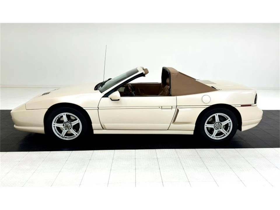 1988 Pontiac Fiero - Image 4 of 31