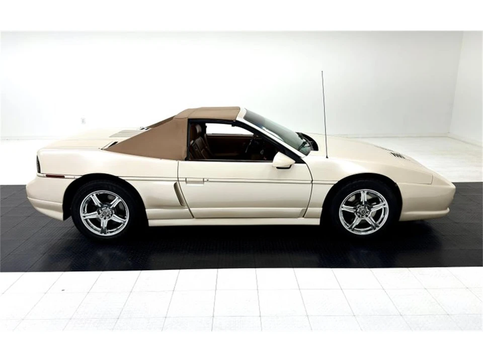 1988 Pontiac Fiero - Image 10 of 31