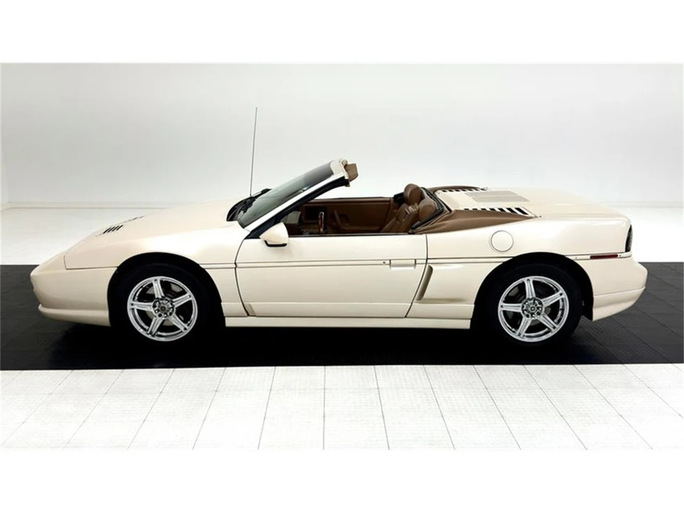 1988 Pontiac Fiero - Image 5 of 31