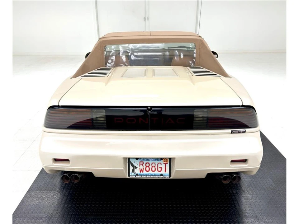 1988 Pontiac Fiero - Image 8 of 31