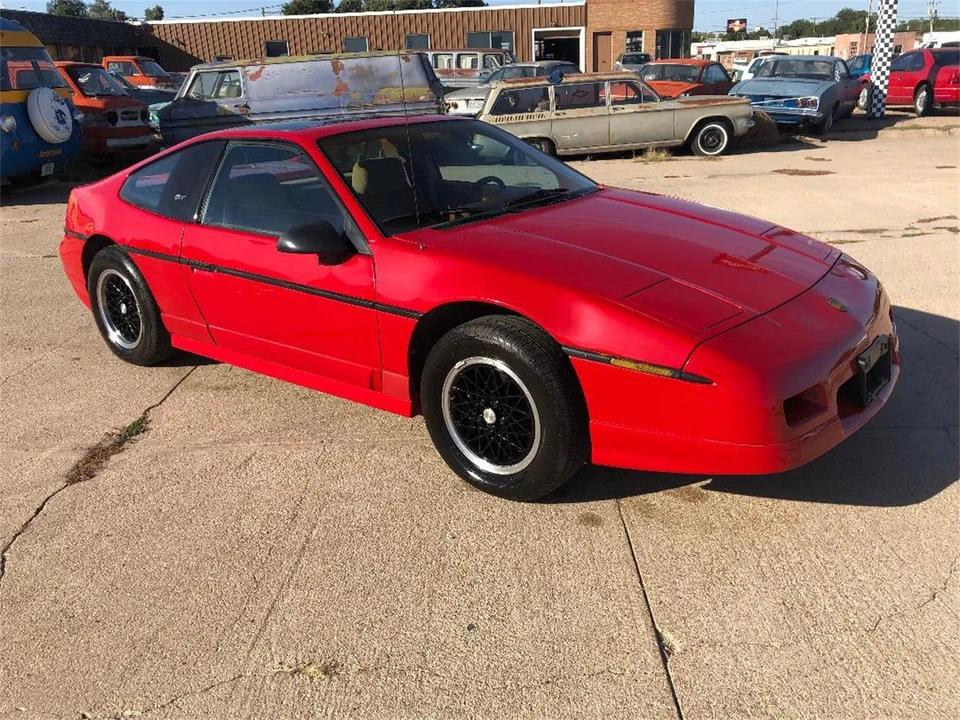 1988 Pontiac Fiero - Image 2 of 14
