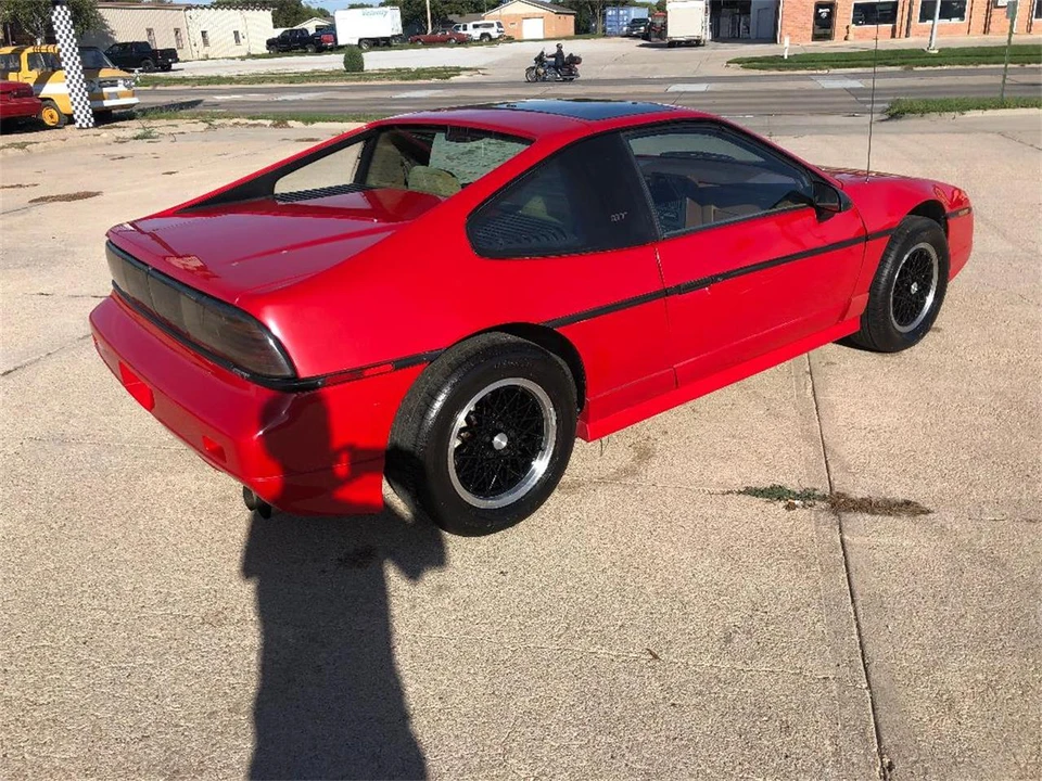 1988 Pontiac Fiero - Image 6 of 14
