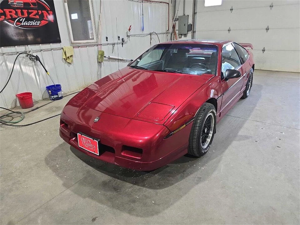 1988 Pontiac Fiero - Image 2 of 31