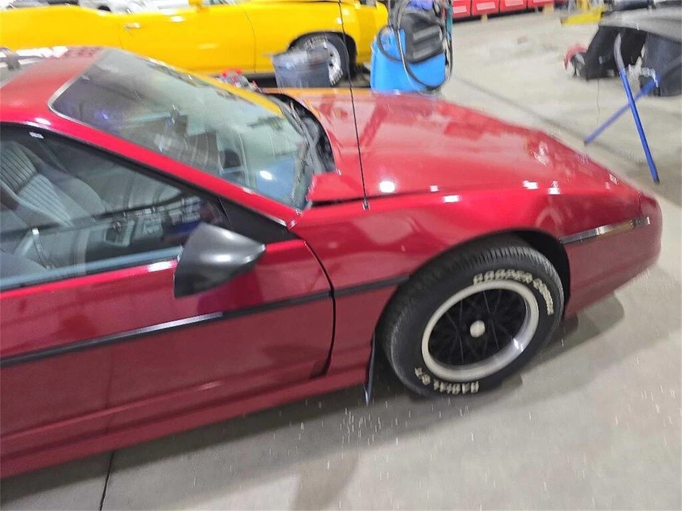 1988 Pontiac Fiero - Image 10 of 31