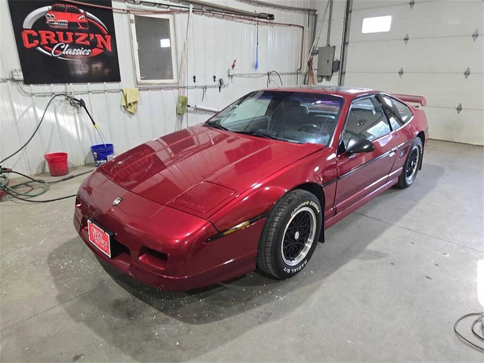 1988 Pontiac Fiero - Image 15 of 31