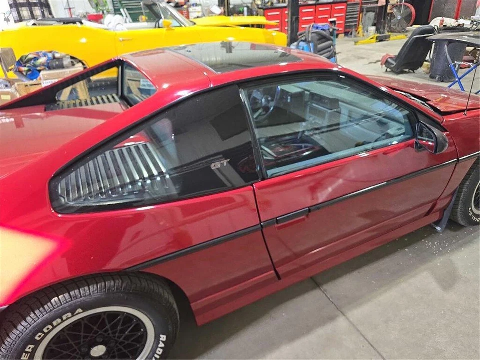 1988 Pontiac Fiero - Image 9 of 31