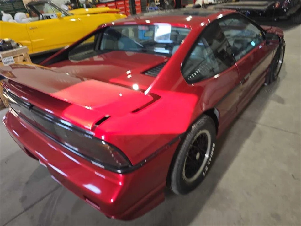 1988 Pontiac Fiero - Image 8 of 31