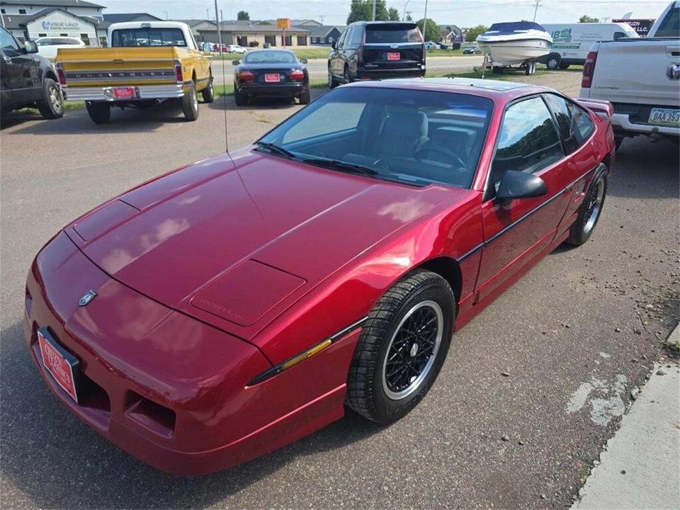 1988 Pontiac Fiero - Image 16 of 31