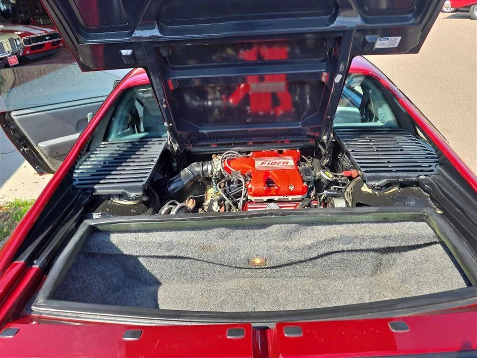 1988 Pontiac Fiero - Image 28 of 31