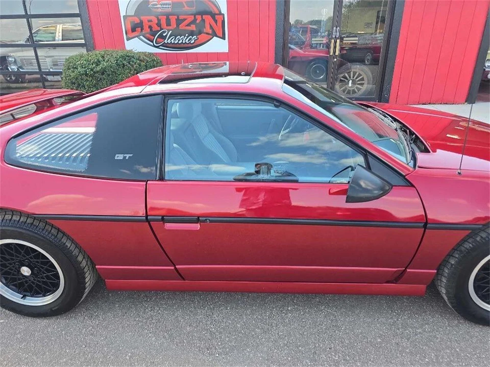 1988 Pontiac Fiero - Image 20 of 31
