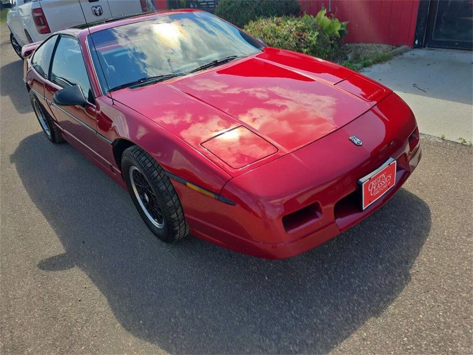 1988 Pontiac Fiero - Image 3 of 31