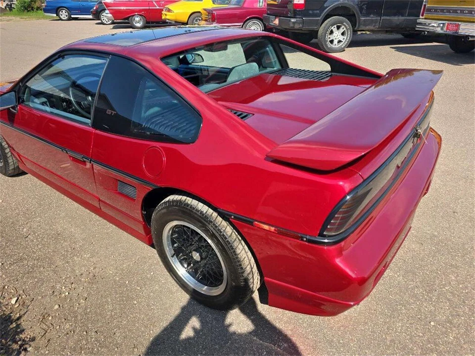 1988 Pontiac Fiero - Image 30 of 31