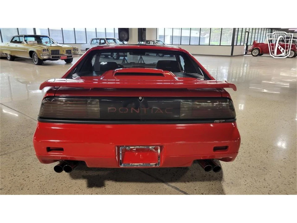 1988 Pontiac Fiero - Image 16 of 31