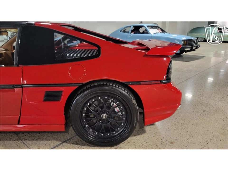 1988 Pontiac Fiero - Image 11 of 31