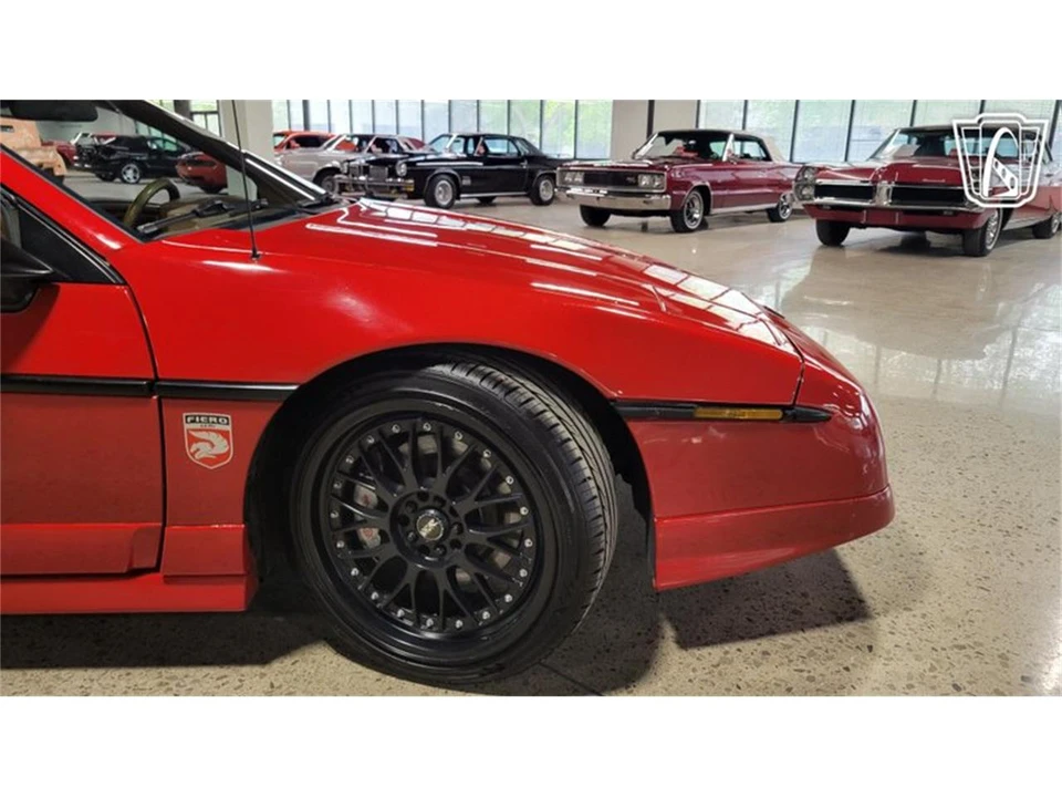 1988 Pontiac Fiero - Image 26 of 31
