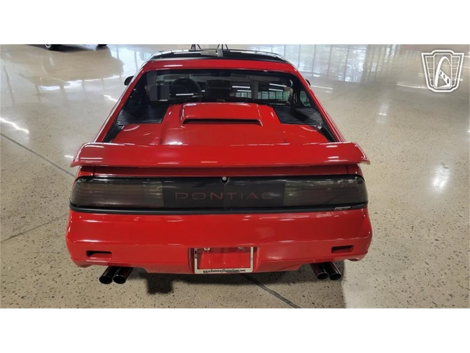 1988 Pontiac Fiero - Image 17 of 31