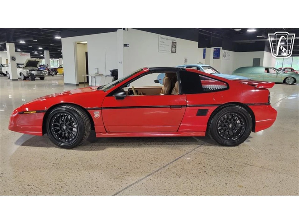 1988 Pontiac Fiero - Image 7 of 31