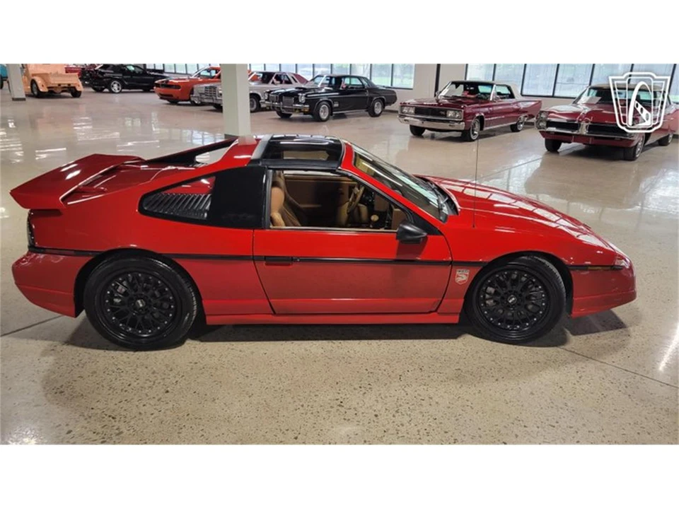 1988 Pontiac Fiero - Image 23 of 31
